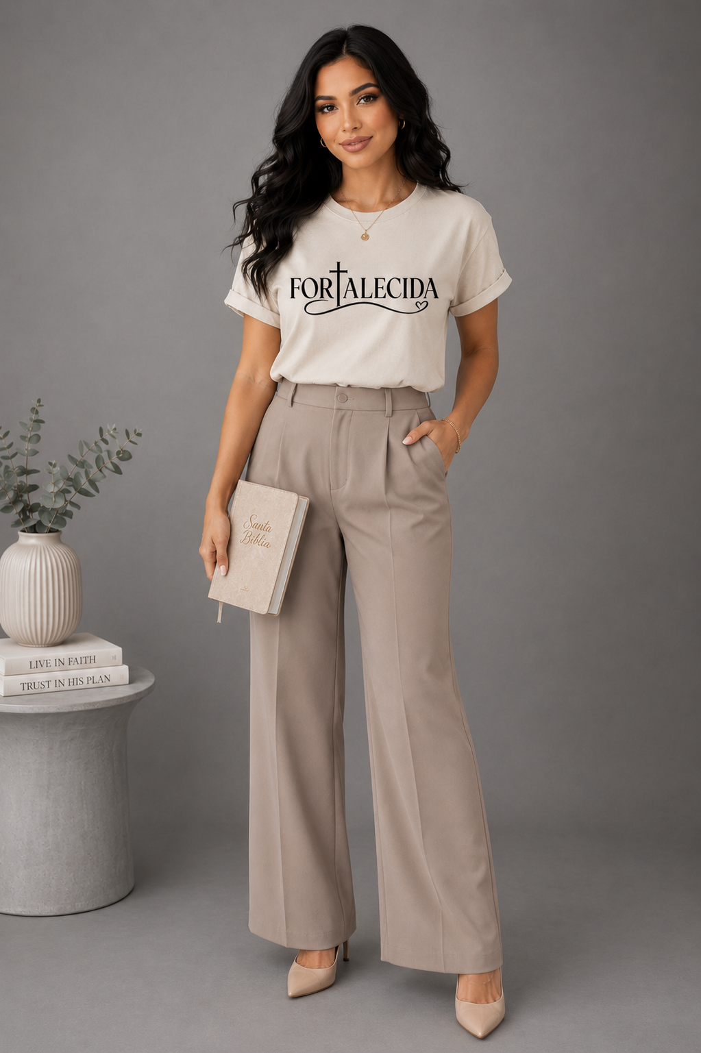 Camiseta Cristiana FORTALECIDA para Mujer | Camisa de Fe con Cruz | Ropa Cristiana Inspiradora