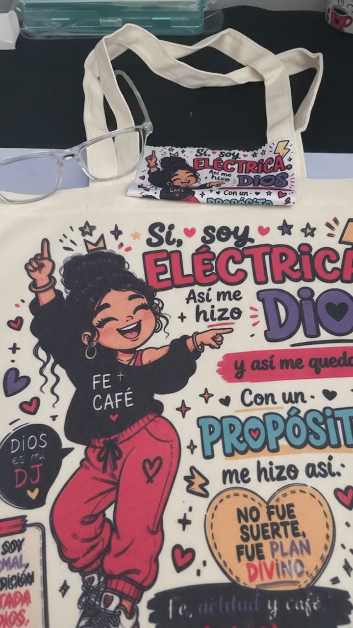 Bolsa Tote Cristiana “Sí, Soy Eléctrica” + Gratis Paño Limpia Lentes a Juego GRATIS | Holy Chosen Store