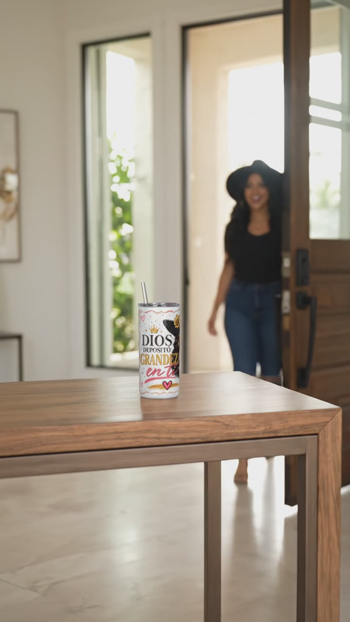 Dios Depositó Grandeza en Ti | Vaso Skinny Cristiano de 20 oz para Mujer | Regalo Inspirador de Fe